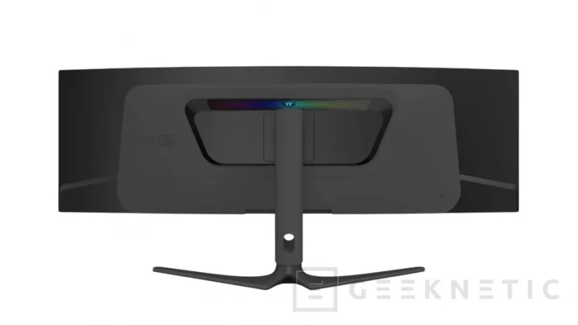 Geeknetic Thermaltake apporte de nouveaux moniteurs au CES, résolution 4K et format double mode ou super ultra panoramique avec panneau OLED 4