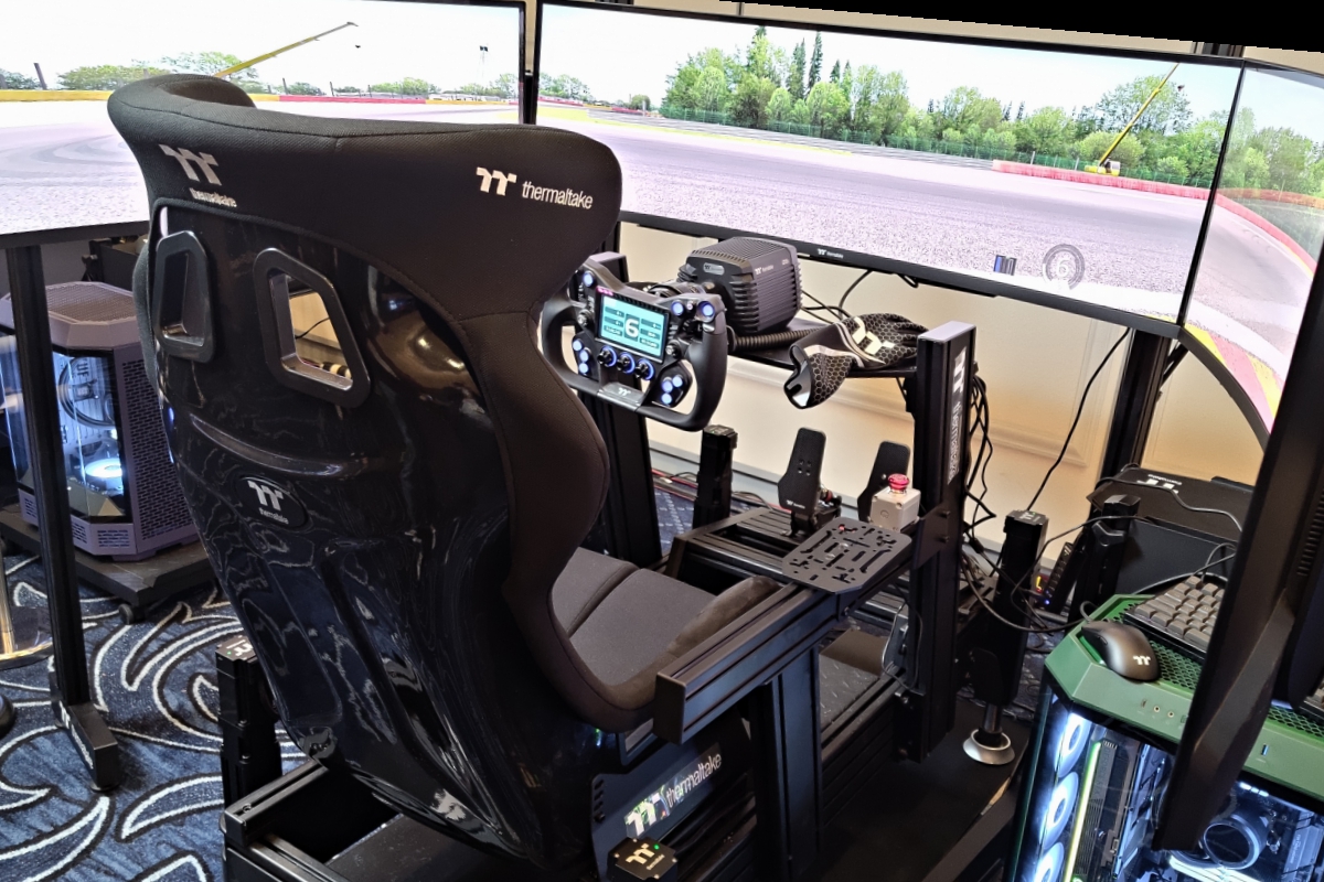 Thermaltake place la barre plus haut en matière de course sim au CES 2026 avec le GR900 de plus de 35 Nm, un volant ergonomique et des pédales XRP L1 de 200 kg