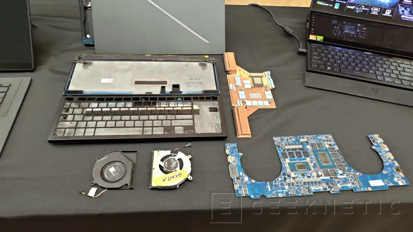 Geeknetic Le nouvel ASUS ROG Zephyrus Duo avec double écran 16