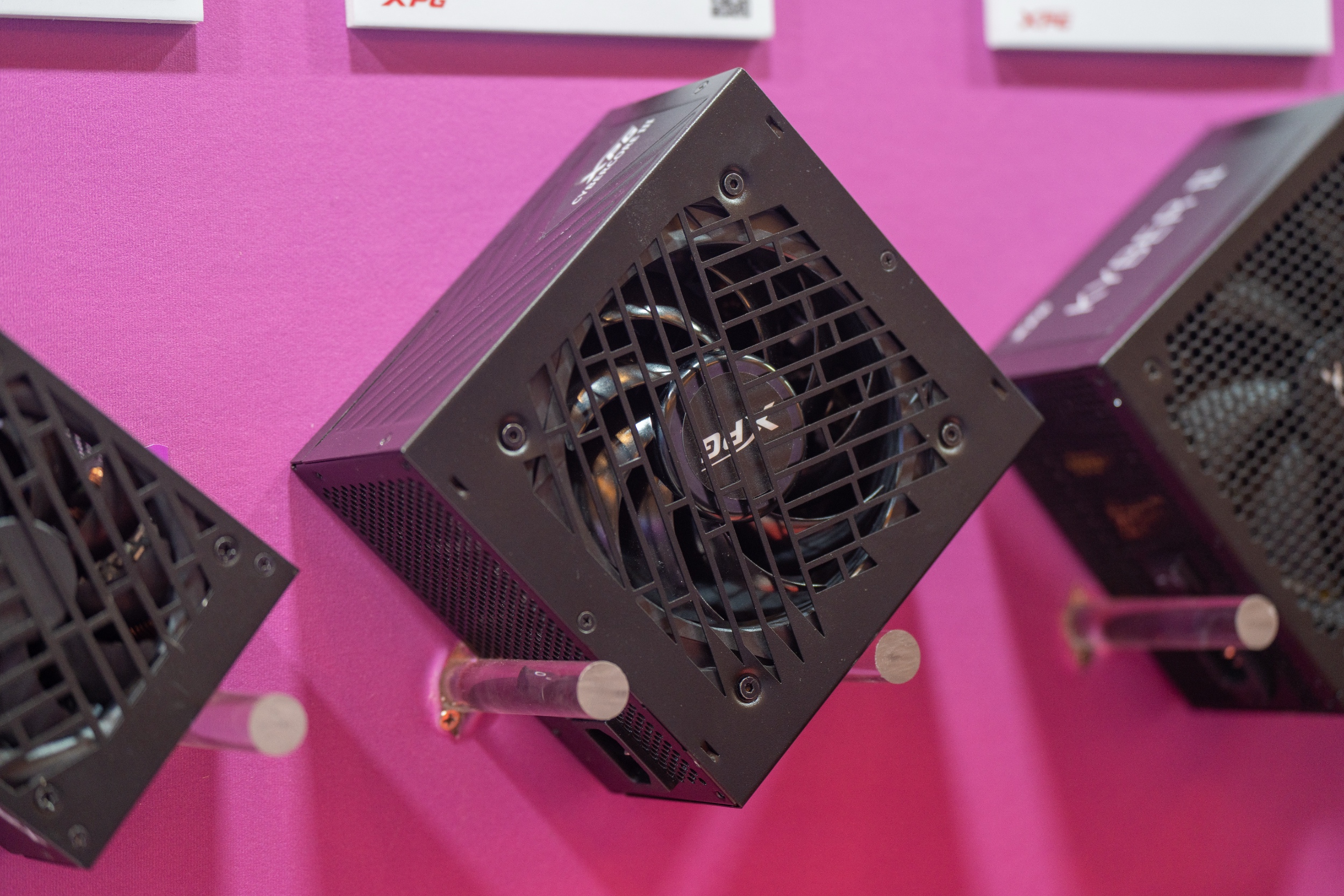 XPG renforce son portefeuille de sources au CES 2026 avec le PYMCORE SFX 1000 W et le CYBERCORE III 1200 W