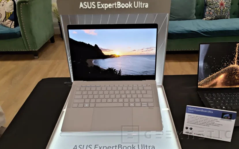 Geeknetic ASUS ExpertBook Ultra : L'ordinateur portable professionnel de moins de 1 kg avec Intel Panther Lake et 24 heures de batterie. 5