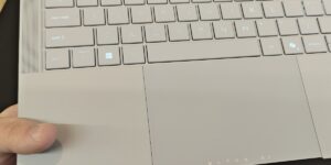 ASUS ExpertBook Ultra : L&rsquo;ordinateur portable professionnel de moins de 1 kg avec Intel Panther Lake et 24 heures d&rsquo;autonomie.