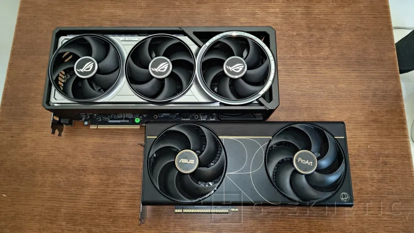 Geeknetic ASUS ProArt GeForce RTX 5090 32 Go GDDR7 OC Edition, le GPU le plus puissant désormais au format SFF 2,5 emplacements 2