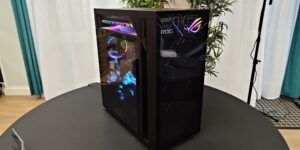 L&rsquo;ASUS ROG G1000 est la tour de jeu de 104 litres qui projette des hologrammes et lance le RTX 5090