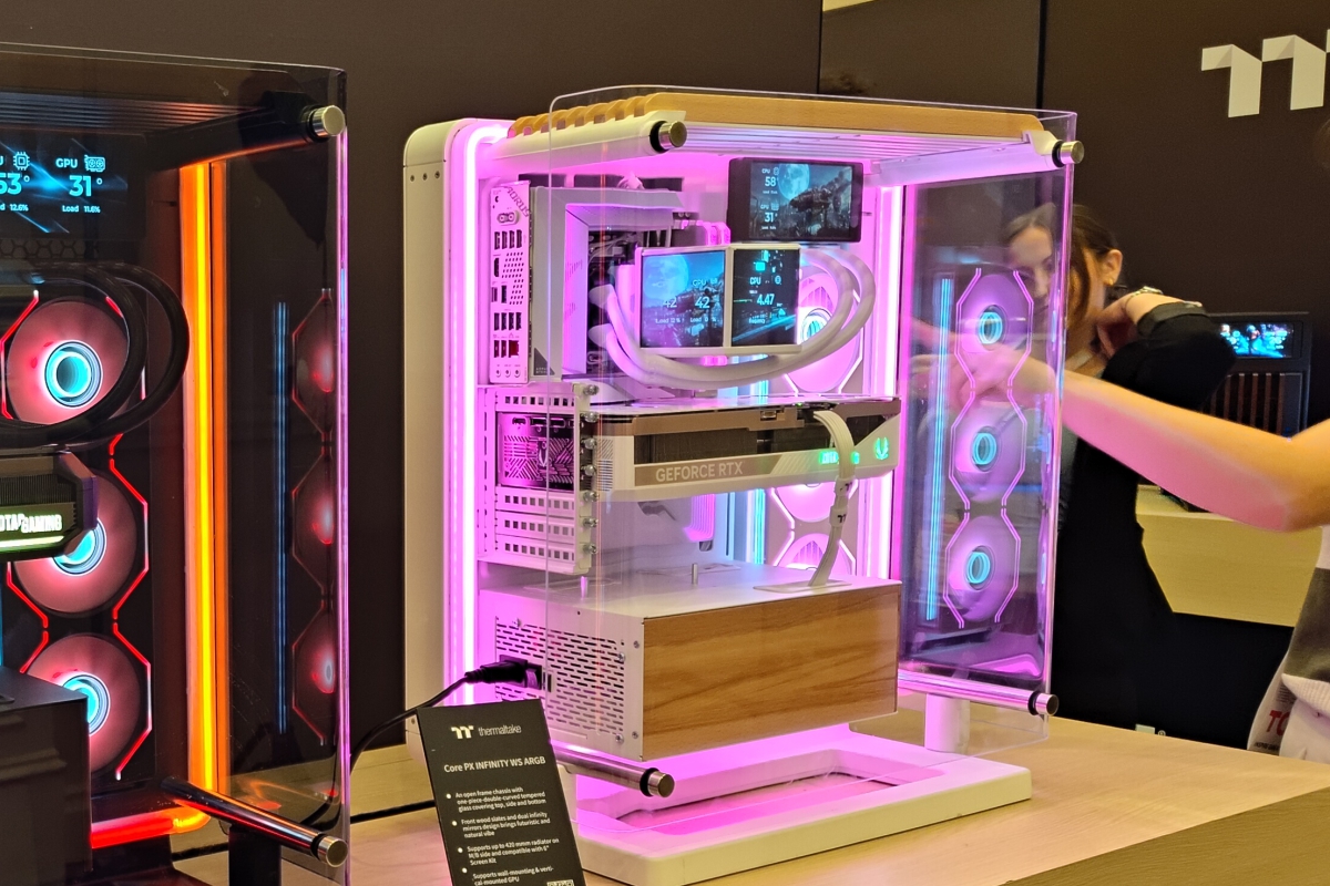 Le boîtier Thermaltake Core PX Infinity WS ARGB ajoute des détails en bois pour une touche élégante