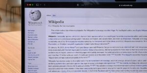 Le plan directeur de Wikipédia pour survivre à l&rsquo;IA s&rsquo;appelle Amazon, mais aussi Microsoft, Perplexity et Meta