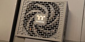 Les nouvelles alimentations de Thermaltake arrivent avec jusqu&rsquo;à 2 000 W, des tailles SFX Titanium et des panneaux de connecteurs remplaçables