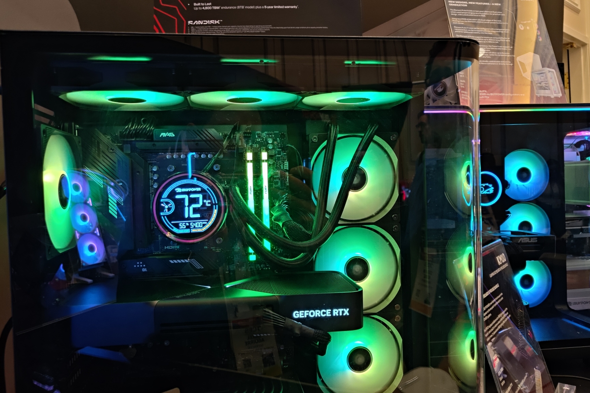 iBuyPower s'engage en faveur du verre incurvé et du refroidissement liquide personnalisé accessible avec ses séries Trace X et Pulse X