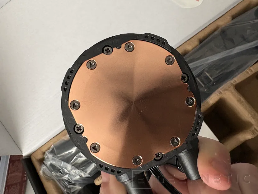 Geeknetic Levelplay COMBAT LIQUID 360 HUD Revue 6