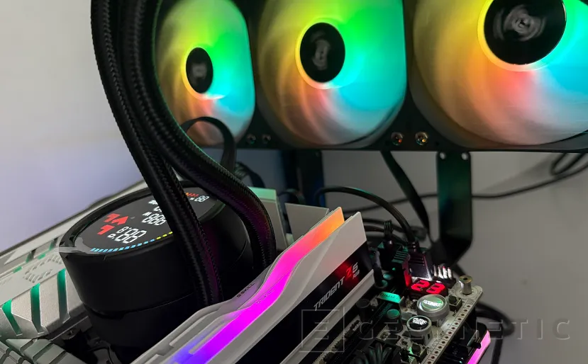 Geeknetic Levelplay COMBAT LIQUID 360 HUD Revue 16