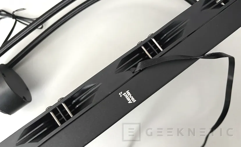 Geeknetic Levelplay COMBAT LIQUID 360 HUD Revue 5