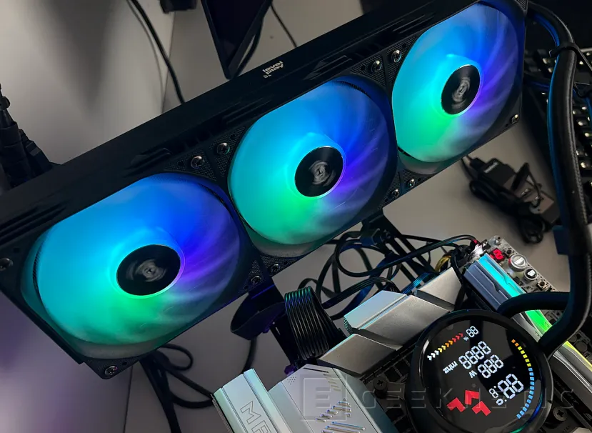 Geeknetic Levelplay COMBAT LIQUID 360 HUD Revue 11