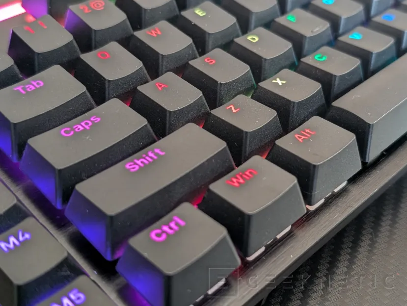 Geeknétique, taisez-vous ! Examen du support d'éclairage 11