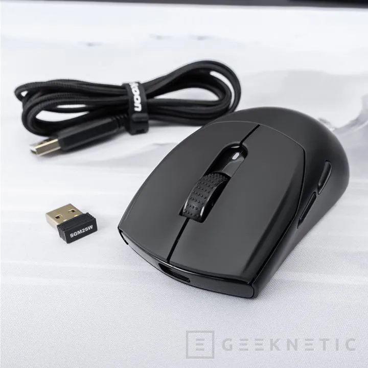 Geeknetic La nouvelle souris Sharkoon SKILLER SGM25W pèse 59 grammes et dispose d'un capteur de 12 000 DPI pour 24,99 euros 2