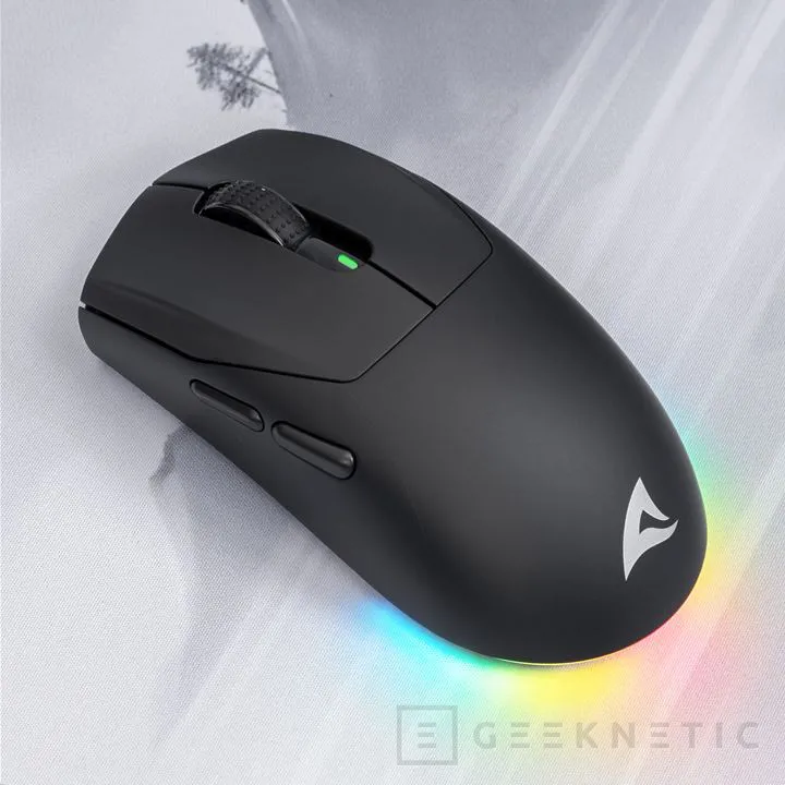 Geeknetic La nouvelle souris Sharkoon SKILLER SGM25W pèse 59 grammes et dispose d'un capteur de 12 000 DPI pour 24,99 euros 3
