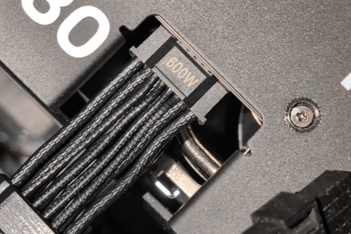 Certains connecteurs à 16 broches des consommables et adaptateurs MSI semblent se détacher après un certain temps d'utilisation