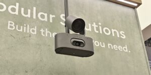 Nous avons visité le stand Logitech à l&rsquo;ISE 2026 : voici la nouvelle caméra Rally AI avec double objectif et vision 4K