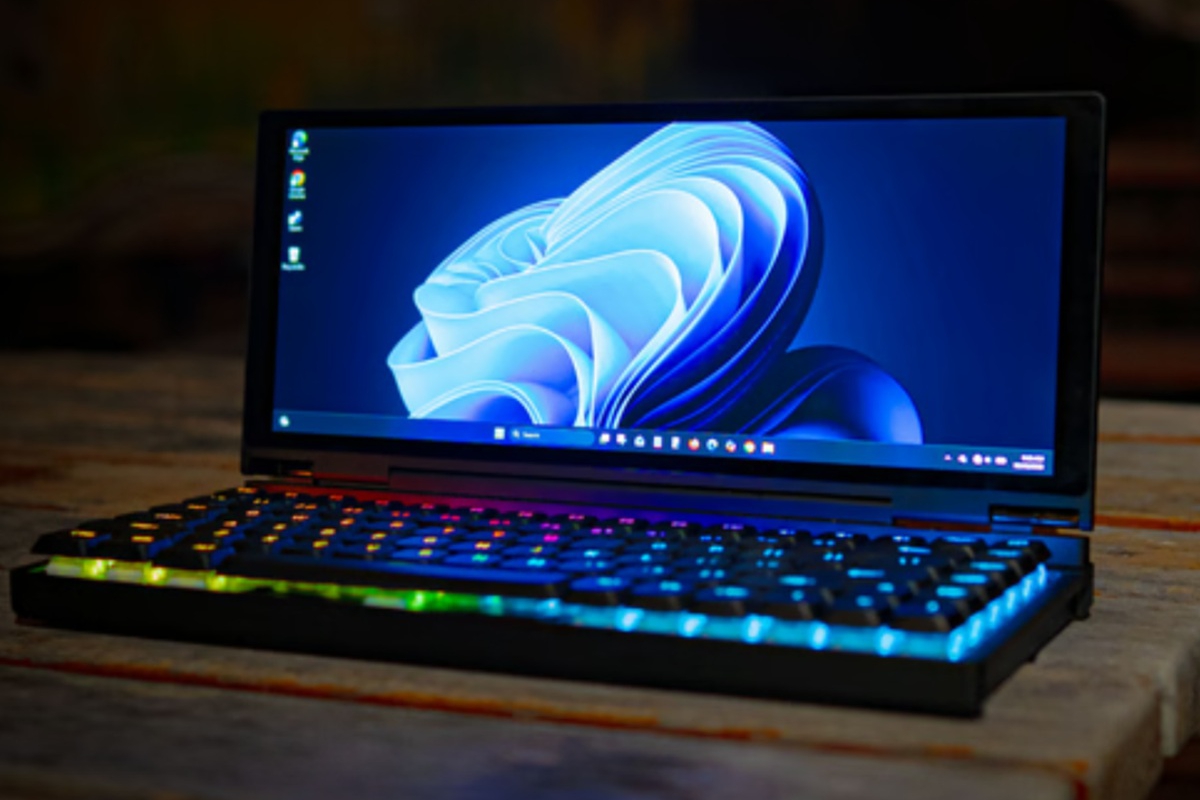Un PC de la taille d'un clavier avec un AMD Ryzen AI 9 HX 370 apparaît pour le financement participatif et les utilisateurs remettent en question la viabilité du projet