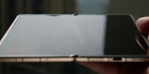 Honor dispose d&rsquo;un écran presque pliable sur le Magic V6 : un dirigeant le montre avant les débuts au MWC 2026