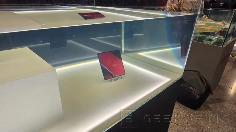 Geeknetic Le HONOR Magic V6 pliable apparaît aux portes du MWC avec une énorme batterie de 6 660 mAh 5