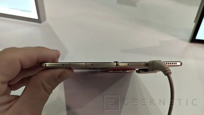 Geeknetic Le HONOR Magic V6 pliable apparaît aux portes du MWC avec une énorme batterie de 6 660 mAh 2