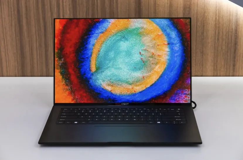 Geeknetic TCL CSOT présente au MWC 2026 des écrans avec 45% de consommation en moins et un moniteur pliable qui passe de 16 à 28 pouces 3