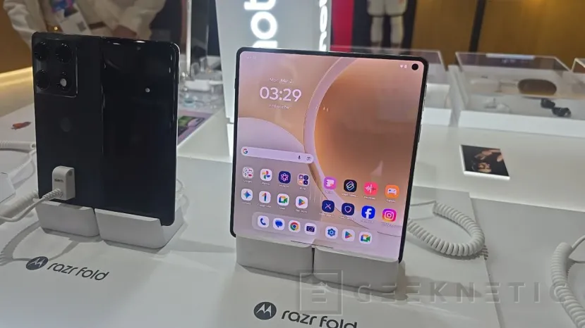 Geeknetic Motorola présente le razrfold au MWC 2026, un pliable à 2000 euros avec le meilleur système de caméra du segment selon DXOMARK 2