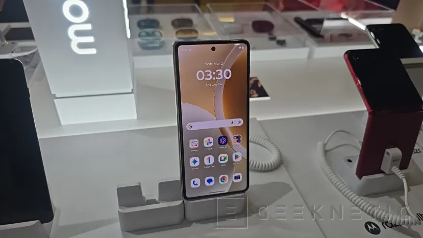 Geeknetic Motorola présente le razrfold au MWC 2026, un pliable à 2000 euros avec le meilleur système de caméra du segment selon DXOMARK 4