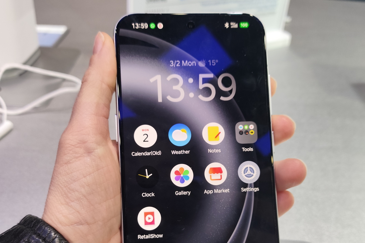 Le ZTE Nubia M153 intègre un assistant IA avancé capable d'effectuer des actions complexes