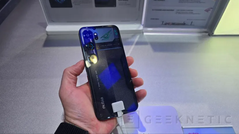 Geeknetic La nouvelle Nubia Neo 5 GT est le pari de ZTE pour les jeux : déclencheurs 550 Hz et accessoire de manette de jeu pour un plus grand confort 2