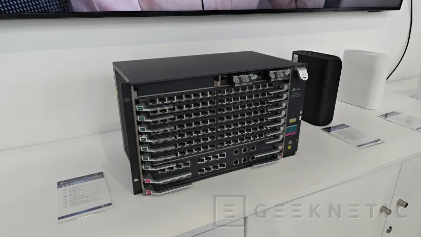 Geeknetic TP-Link a montré au MWC 2026 son engagement envers les réseaux gérés avec l'IA pour les opérateurs et les fournisseurs de services 2