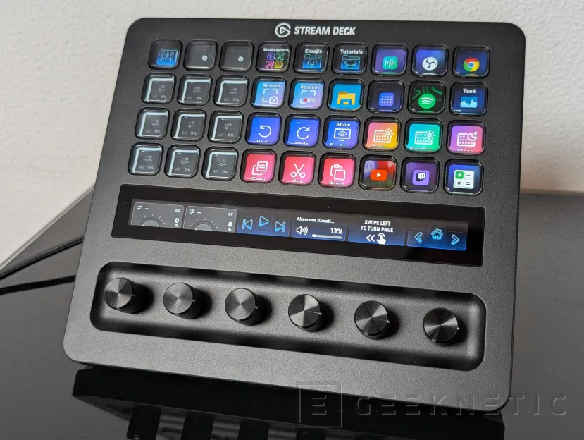 Geeknetic Elgato Stream Deck + XL Revue 3