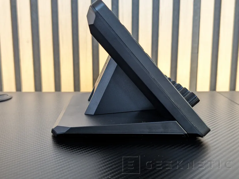 Geeknetic Elgato Stream Deck + XL Revue 4