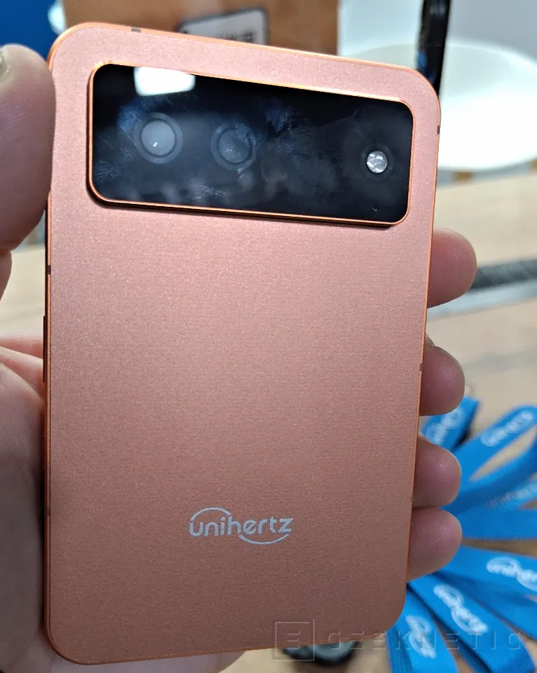 Geeknetic Unihertz Titan 2 Elite est le téléphone mobile avec clavier physique qui veut convaincre les nostalgiques de BlackBerry qu'il arrive au MWC 2026 4