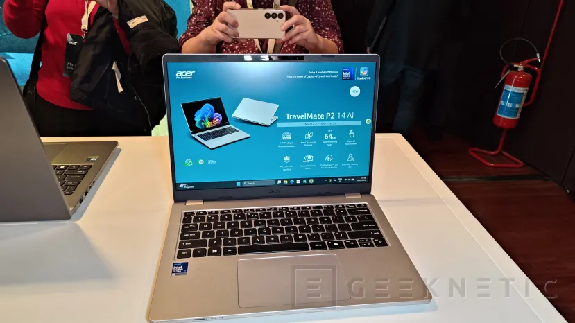 Geeknetic Acer renouvelle ses ordinateurs portables professionnels TravelMate avec processeurs Intel Core Ultra Series 3 et compatibilité avec Copilot+ 5