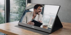 AOC présente le 16T20E2, un moniteur IPS portable qui met l&rsquo;accent sur la simplicité utile au lieu de se déguiser en gadget