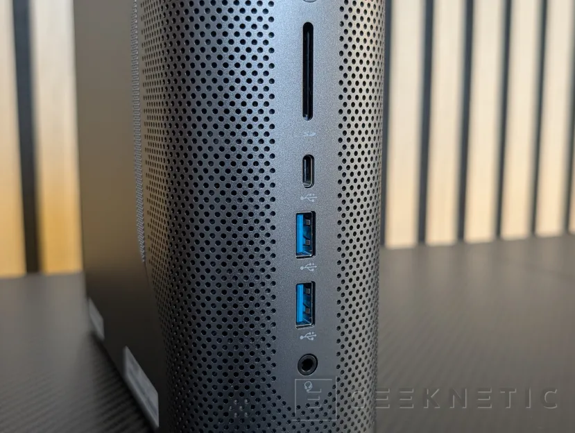 Examen de la mini station de travail Geeknetic Acer Veriton RA100 AI 3