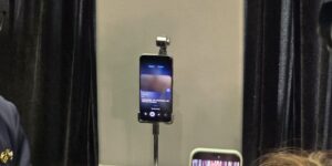 HONOR a présenté son nouveau Robot Phone à ce MWC, un téléphone qui donne des yeux sur l&rsquo;IA intégrée