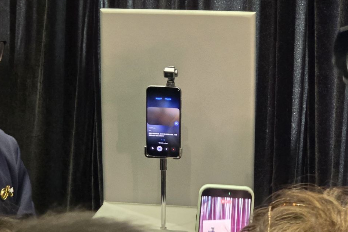 HONOR a présenté son nouveau Robot Phone à ce MWC, un téléphone qui donne des yeux sur l'IA intégrée