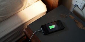 Ce quʼon répète depuis des années sur la charge du téléphone la nuit serait faux