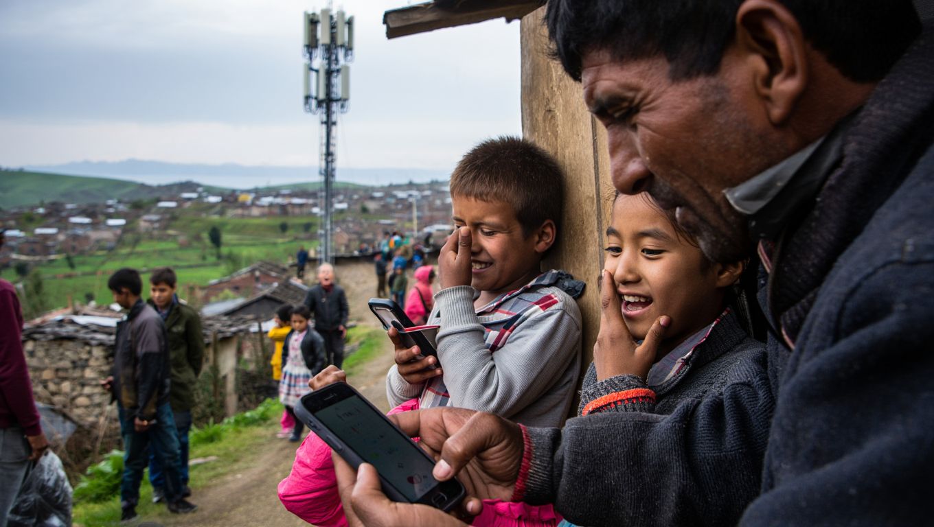« On était coupés du monde » : ce village enfin raccordé à la 4G après huit ans dʼattente
