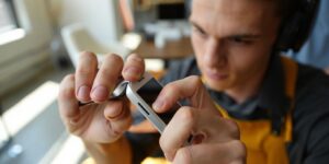 Tout le monde pensait les téléphones pliables fragiles : les derniers tests prouvent le contraire