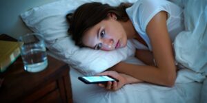 Une étude menée sur 30 000 personnes révèle lʼeffet réel du téléphone sur la qualité du sommeil