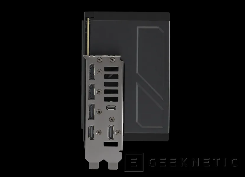 Geeknetic ASUS ROG Astral GeForce RTX 5090 Edition 20 : l'impressionnante carte graphique à 5 slots avec écran incurvé et 4 ventilateurs 2