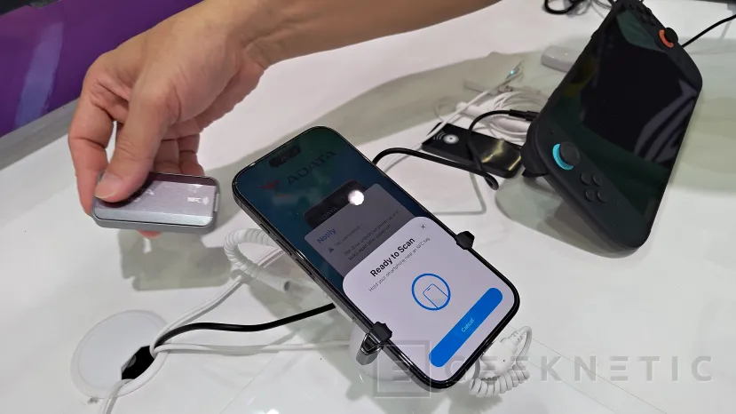 Geeknetic ADATA apporte l'Urban TapSafe au Computex 2026, un SSD externe qui se déverrouille avec NFC et atteint 1900 Mo/s 2