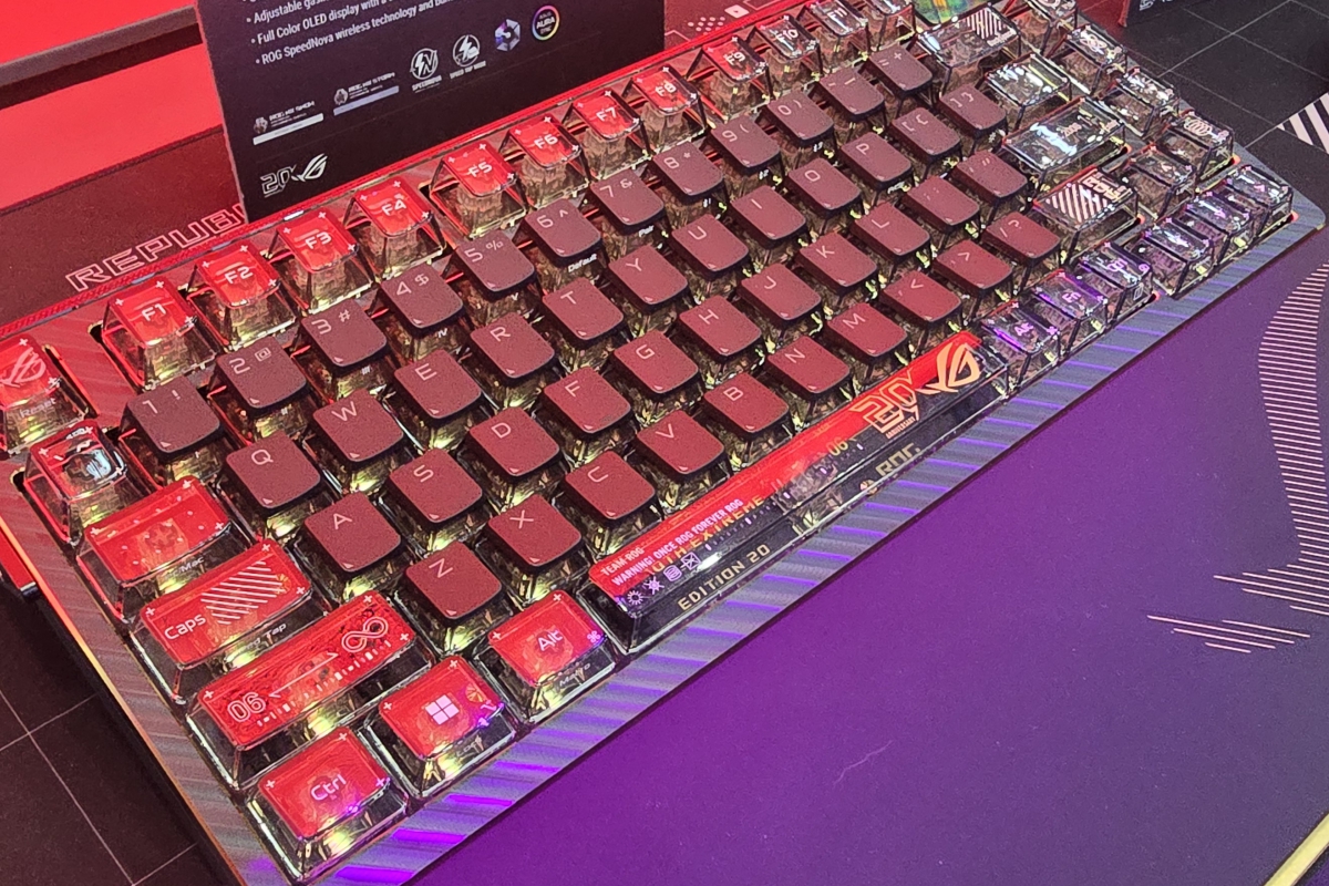 Une souris de 65 000 DPI et un clavier en fibre de carbone plaqué or 24 carats parmi les nouveaux périphériques ASUS ROG 20e anniversaire
