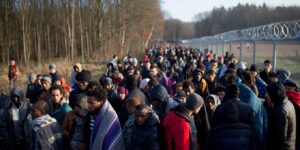 Cinq chiffres pour comprendre lʼampleur de la crise migratoire à la frontière polonaise