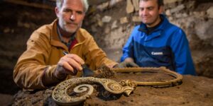Des fouilles près dʼAmiens mettent au jour un trésor gaulois resté enfoui pendant 2000 ans