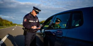 Flashé à 198 km/h sur la N12 dans les Côtes-dʼArmor: le conducteur perd aussitôt son permis