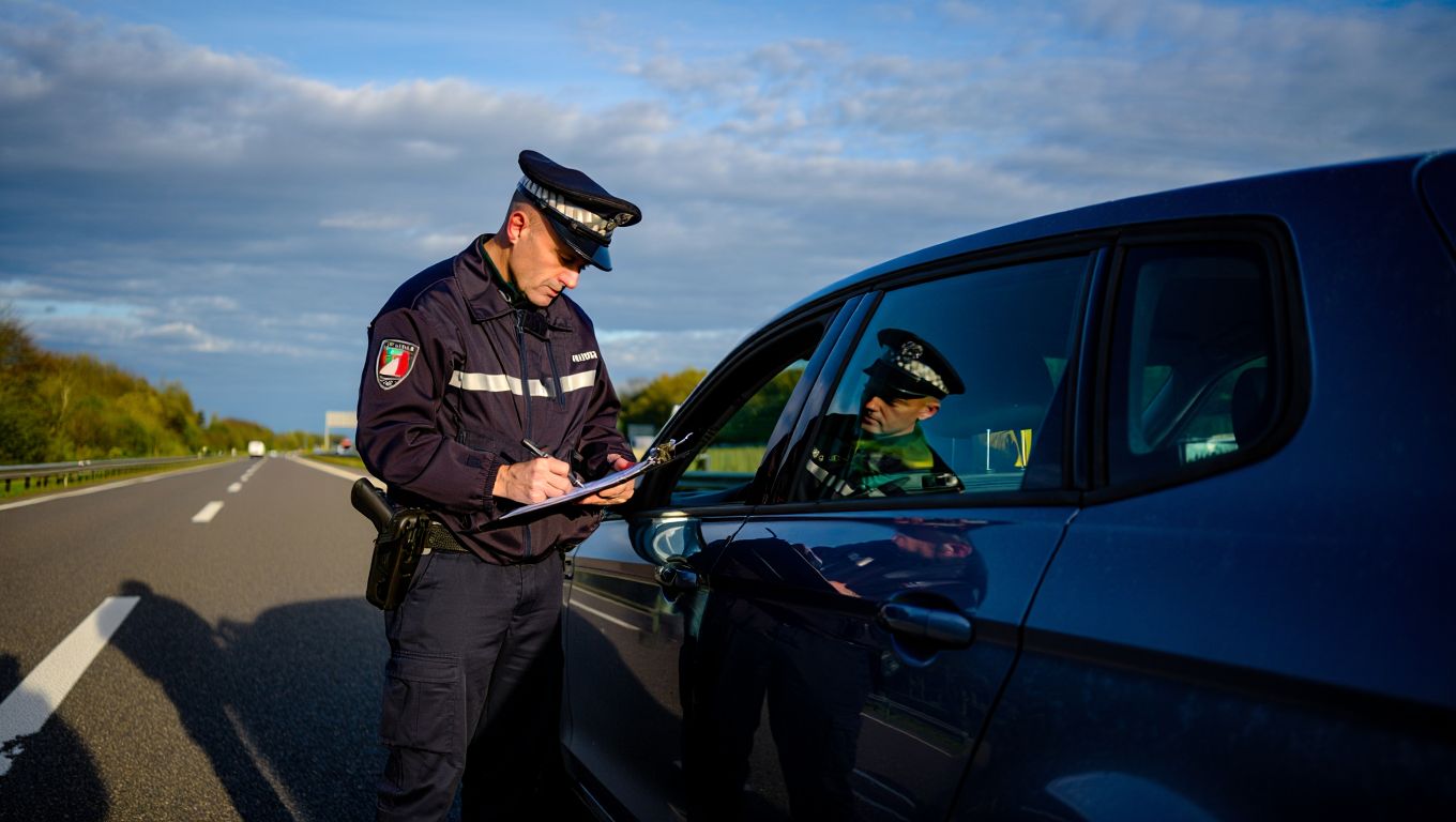 Flashé à 198 km/h sur la N12 dans les Côtes-dʼArmor: le conducteur perd aussitôt son permis